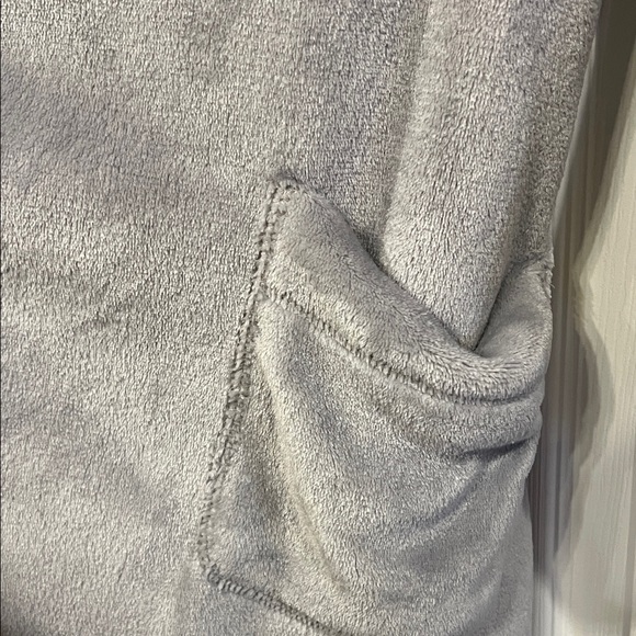 Stars Above Gray Plush Robe - Picture 4 of 5